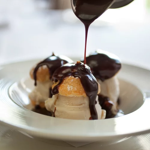 Εορτολόγιο | Ποιος γιορτάζει σήμερα, 30 Ιανουαρίου