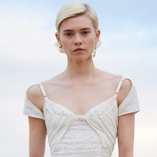 5 total white looks που αποδεικνύουν πως το λευκό είναι το απόλυτο χρώμα του καλοκαιριού