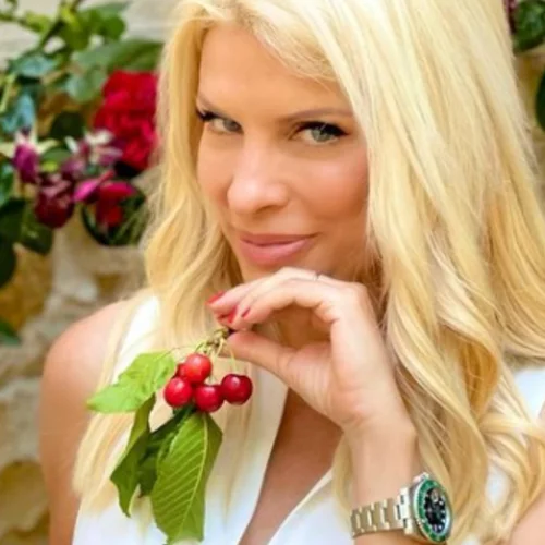 Ελένη Μενεγάκη | Δηλώνει περήφανη παραγωγός κερασιών