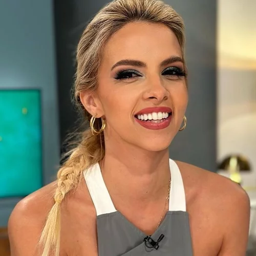 Η Τζένη Μελιτά με το Zara φόρεμα που θα τονίσει τα καλογυμνασμένα χέρια σου