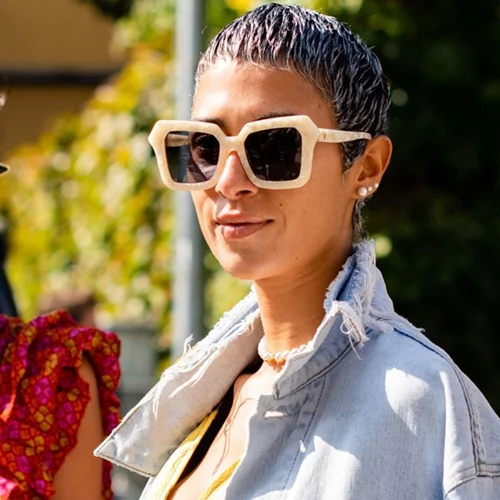 10 φορέματα που μπορείς να αγοράσεις στις καλοκαιρινές εκπτώσεις αλλά θα φορέσεις και το φθινόπωρο