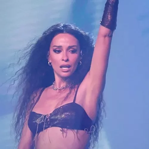 Η Ελένη Φουρέιρα μοιράζεται selfie από το γυμναστήριο - Έχει το απόλυτο six - pack και μας το δείχνει