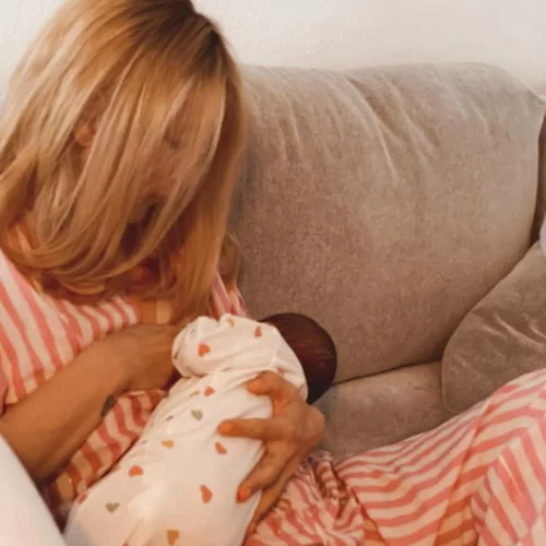 Μαρία Ηλιάκη | Η τρυφερή φωτογραφία να θηλάζει τη νεογέννητη κόρη της (pic)