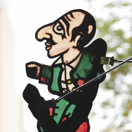 Ο Καραγκιόζης ανοίγει το Paraga στον Νέο Κόσμο