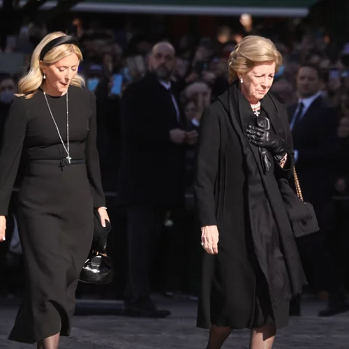 Μαρί Σαντάλ, Τατιάνα Μπλάτνικ, Nina Flohr, Μαρία Ολυμπία Γλύξμπουργκ  | Οι εμφανίσεις τους στην κηδεία του τέως βασιλιά Κωνσταντίνου