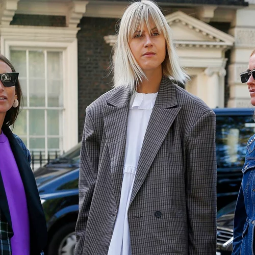 Το viral καλσόν από την Calzedonia που θα σε πείσει να φορέσεις φορέματα ακόμα και τις πιο κρύες ημέρες του χειμώνα