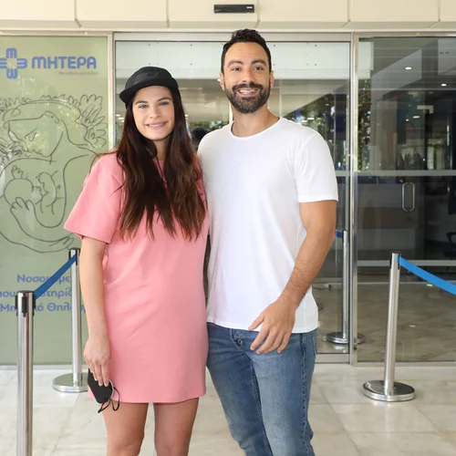 Σάκης Τανιμανίδης - Χριστίνα Μπόμπα | Το νέο βίντεο με τις δίδυμες κόρες τους