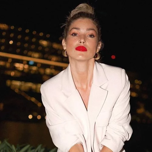 Η Βάσια Κωσταρά φόρεσε το κραγιόν που θα γίνει ανάρπαστο τους επόμενους μήνες