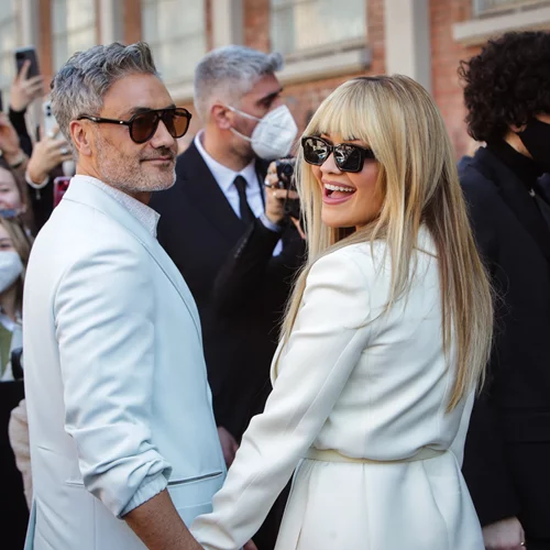 Rita Ora - Taika Waititi | Η πρώτη κοινή εμφάνιση μετά το γάμο τους στη σκηνή των MTV EMAs