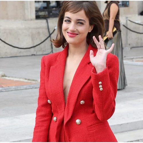 Ποια χρώματα μπορείς να φορέσεις φέτος αν σε κούρασε (ήδη) το μπεζ και το καφέ