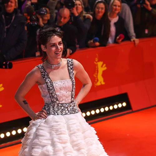 Κristen Stewart | Στο πλευρό των γυναικών του Ιράν