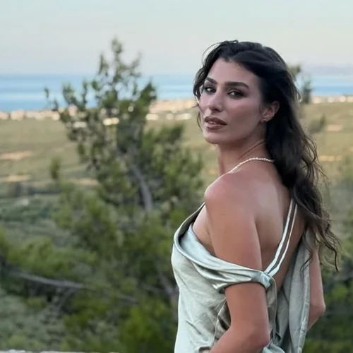 Χρύσα Μιχαλοπούλου | Η selfie με το κομψό κολιέ που δεν αποχωρίζεται ποτέ