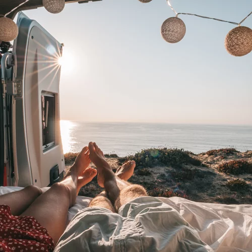 Έρωτας και σεξουαλικότητα τον μήνα των διακοπών | Τι να περιμένουν τα ζώδια;