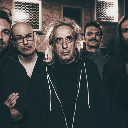 "Ηλεκτρική καρέκλα" στο Ηρώδειο | Μια εκρηκτική μουσική γιορτή με τον Γιάννη Αγγελάκα και τους 100°C