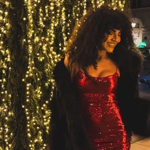 Η Μαρία Σολωμού στις δύο απόλυτες glam εμφανίσεις στο γιορτινό Παρίσι