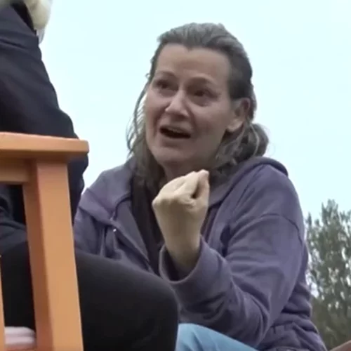 Δήμητρα Σωτηριάδου | Η δημοσιογράφος που άφησε την τηλεόραση και ζει σε ένα κοντέινερ χωρίς ρεύμα στο βουνό [βίντεο]