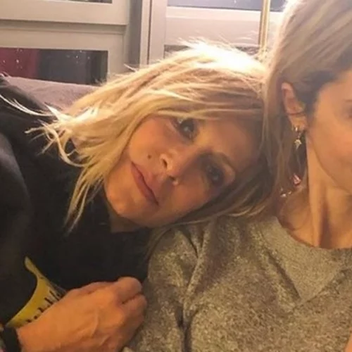 30 χρόνια πριν | H 34χρονη Άννα Βίσση αγκαλιά με την μοναχοκόρη της, την 9χρονη Σοφία Καρβέλα