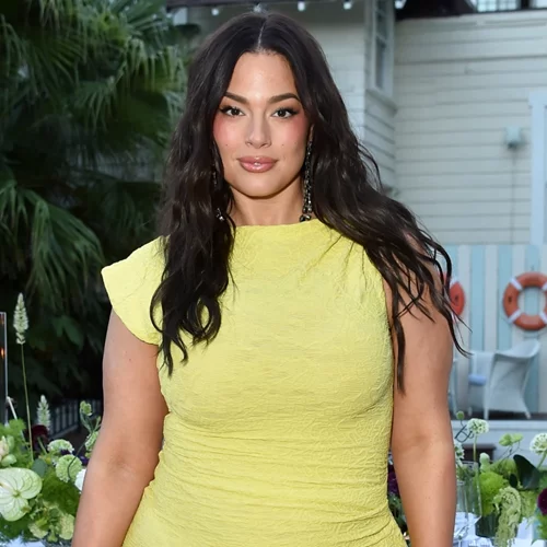 Fashionistas POV | Η ημέρα που σταμάτησα να κρύβω το σώμα μου φορώντας αποκλειστικά μαύρα ρούχα