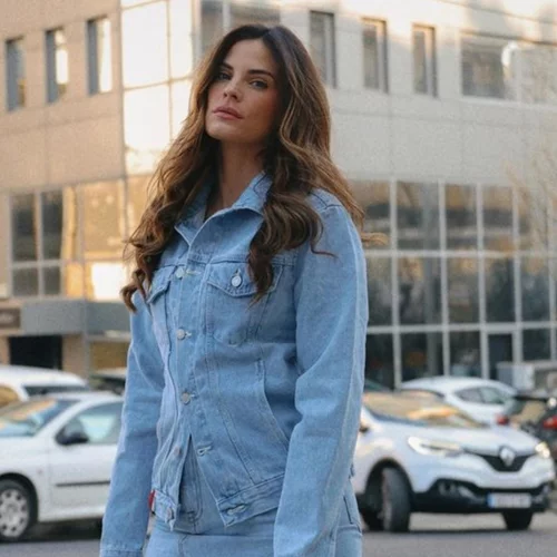 Το blazer της Χριστίνας Μπόμπα είναι αυτό που χρειαζόμαστε για τις πιο κομψές ανοιξιάτικες εμφανίσεις