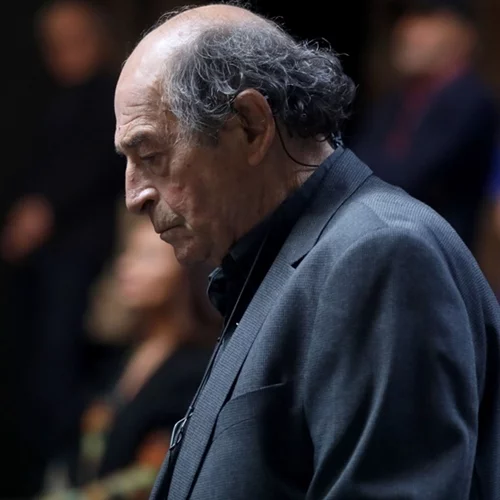 Μανούσος Μανουσάκης | Ο καλλιτεχνικός κόσμος αποχαιρετά τον σπουδαίο σκηνοθέτη