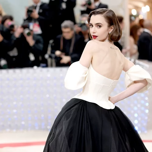 "Πρώτα γενέθλια ως μαμά" | Οι φωτογραφίες με τη 2 μηνών κόρη της Lily Collins θα σε κάνουν να "λιώσεις"