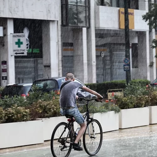 Καταιγίδες και πτώση της θερμοκρασίας όλη την εβδομάδα - Ποια ημέρα θα είναι η πιο επικίνδυνη