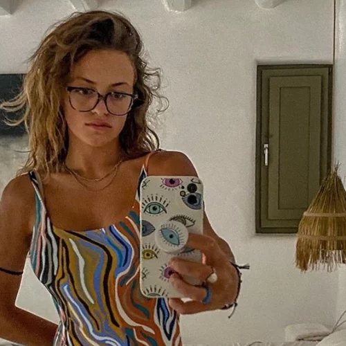 Γαία Μερκούρη | Η χαμογελαστή φωτογραφία στο κέντρο της Αθήνας και το τρυφερό σχόλιο του Άγγελου Λάτσιου