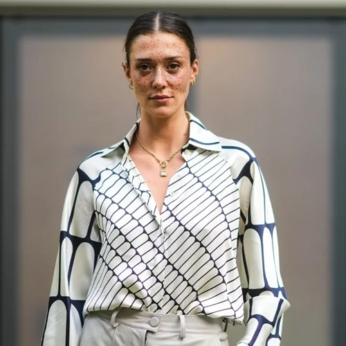 Το viral προϊόν από τη Zara που χρειάζεσαι για να δημιουργήσεις φακίδες στην επιδερμίδα σου