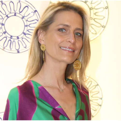 H Τατιάνα Μπλάτνικ με το πιο κομψό παντελόνι του φθινοπώρου στα γενέθλια του αδελφού της