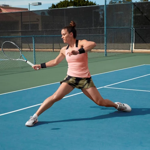 WTA Finals: Ασύλληπτη Σάκκαρη, 2-0 την Swiatek