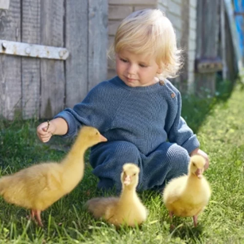 Ανακαλύψαμε τα πιο κομψά ρούχα για τις μικρές fashionistas και τους μπόμπιρες