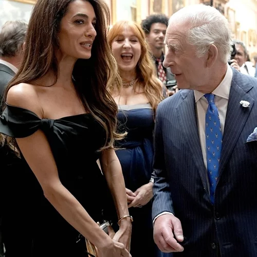 Χολιγουντιανός αέρας στο Buckingham | Η συνάντηση του βασιλιά Καρόλου με τον George και την Amal Clooney