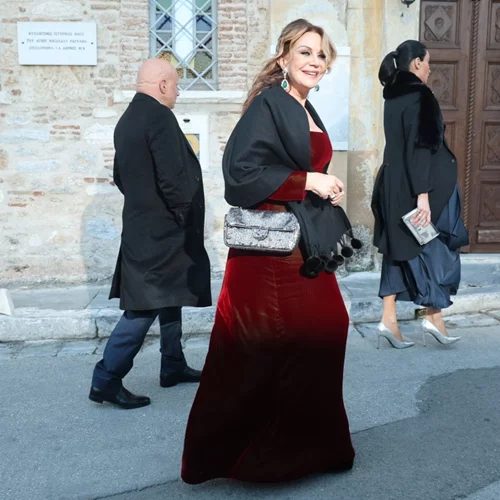 Συγκινημένη η Αγάπη Πολίτη στον γάμο της Χρυσής Βαρδινογιάννη: "Κλασική μαμά..."