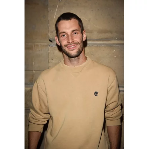 Simon Porte Jacquemus | Ο Γάλλος σχεδιαστής βρίσκεται στην Ελλάδα, απολαμβάνοντας τις διακοπές του