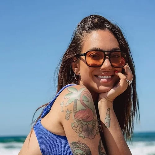 Ready to pop | Η Ευρυδίκη Βαλαβάνη με φουσκωμένη κοιλίτσα στην αγκαλιά του Γρηγόρη Μόργκαν