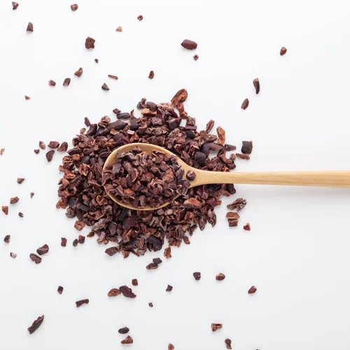 Cacao nibs (νιφάδες κακάο) | Τα οφέλη του superfood που φτιάχνει τη διάθεση και όχι μόνο