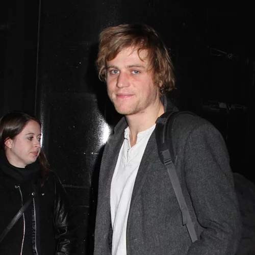 Ο Johnny Flynn δέχθηκε πολλά "μηνύματα μίσους" για τον ρόλο του ως David Bowie