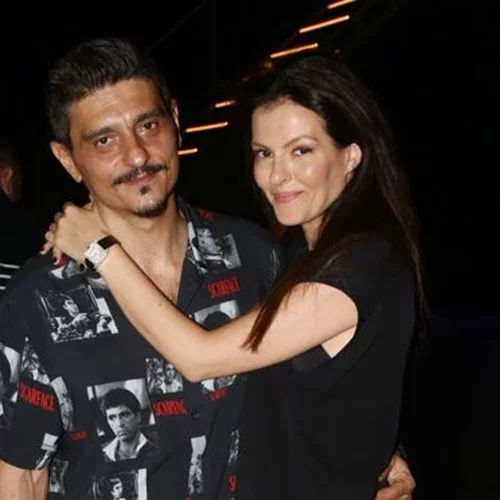 Ιωάννα Μαροσούλη | Στο Καλλιμάρμαρο με κομψό μαύρο κοστούμι η σύζυγος του Δημήτρη Γιαννακόπουλου