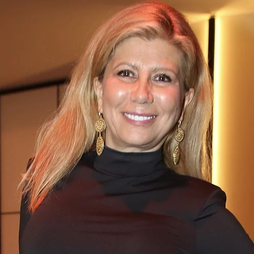 Καστανόξανθη με μακριά μαλλιά | Η Ζήνα Κουτσελίνη σε σπάνια βραδινή έξοδο με την κόρη της