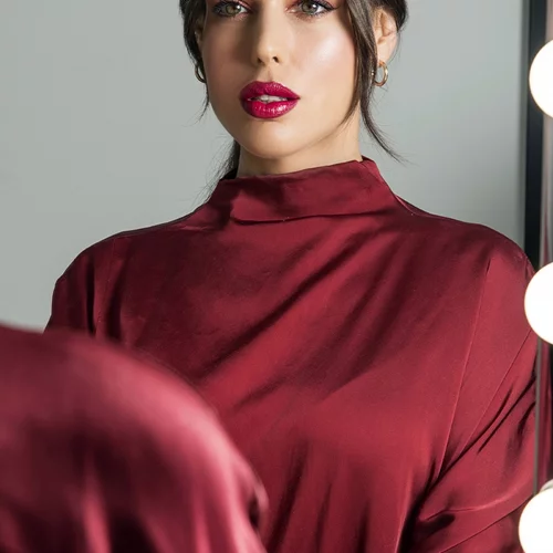 3 LOOKS, 1 MAKEUP ARTIST