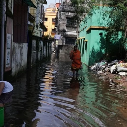 Τουλάχιστον 12 νεκροί από τις σφοδρές βροχοπτώσεις στην Κολκάτα της Ινδίας