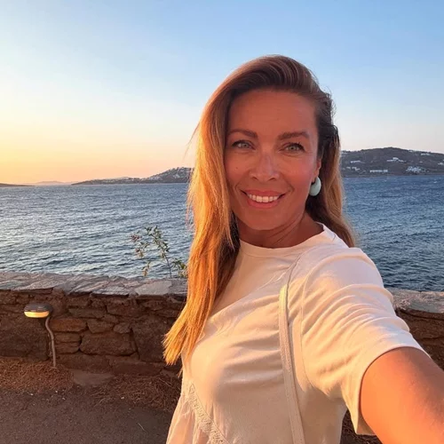 Μαριέττα Χρουσαλά | Με κόκκινο μπικίνι στην Κέρκυρα