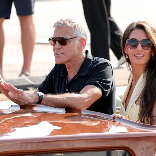 Φεστιβάλ Βενετίας 2025 | George & Amal Clooney, Emma Stone και άλλοι σταρ έφτασαν στην ιταλική πόλη