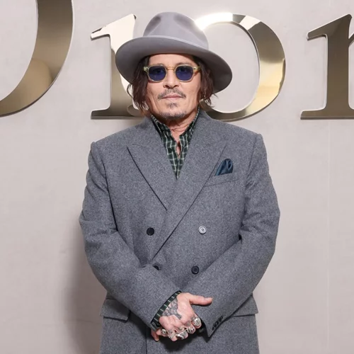 Ο Τζόνι Ντεπ επιστρέφει στο Χόλιγουντ με τον εμβληματικό ρόλο του Εμπενέζερ Σκρουτζ