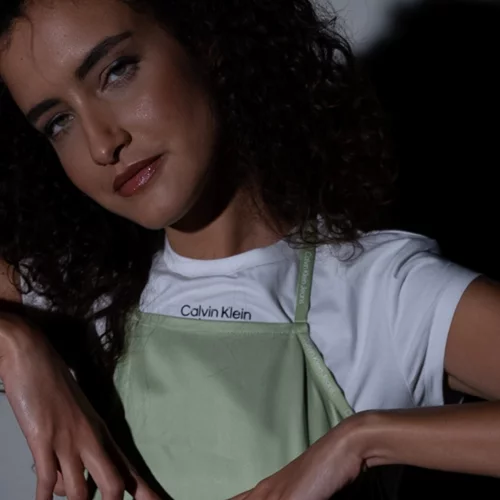 Τα Hero Pieces του Calvin Klein | Πώς θα φορέσεις το slip dress σαν μοντέρνα fashionista