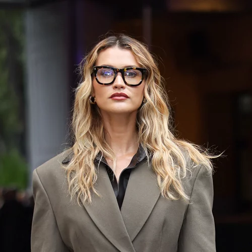 Τα 5 top χρώματα μαλλιών του '24 για ένα φρέσκο, νεανικό look