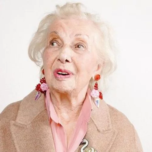 Η γιαγιά φορούσε Zara | Η 91χρονη influencer από το Ιράν που εμπνέει γυναίκες κάθε ηλικίας