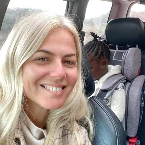 Χριστίνα Κοντοβά | Οικογενειακή βόλτα στο κέντρο της Αθήνας με τη μικρή Ada