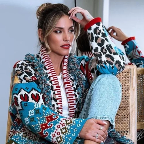 Οι μπότες της Αθηνάς Οικονομάκου είναι το πιο επίκαιρο ζευγάρι που μπορείς να φορέσεις για δύο λόγους