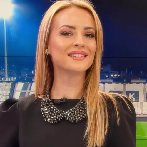 Η Λίλα Κουντουριώτη με τη ζακέτα από τη Zara που κοστίζει λιγότερο από 20 ευρώ